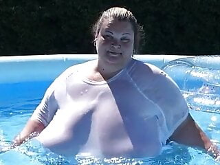 Ssbbw in pool with big saggy tits 