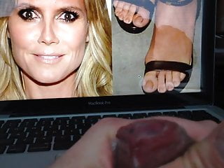 Masturbating to Heidi Klum&#039;s Sexy Feet