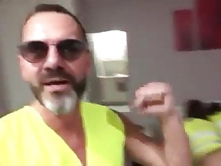 Amateur Funny movie: a yellow vest prefers to stay in her room