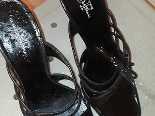net friend&#039;s sandals pissed