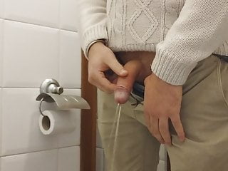 Apanhado a urinar