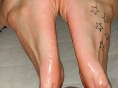 Make me cum with your sexy feet