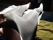 Jerking trough pantyhose 