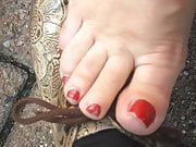 She has so beautyful feet!