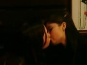 Amature Lesbian kiss (001)