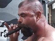 Titpig follando, fumando y cerdeando