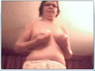 Ma copine se masturbe devant la webcam 2