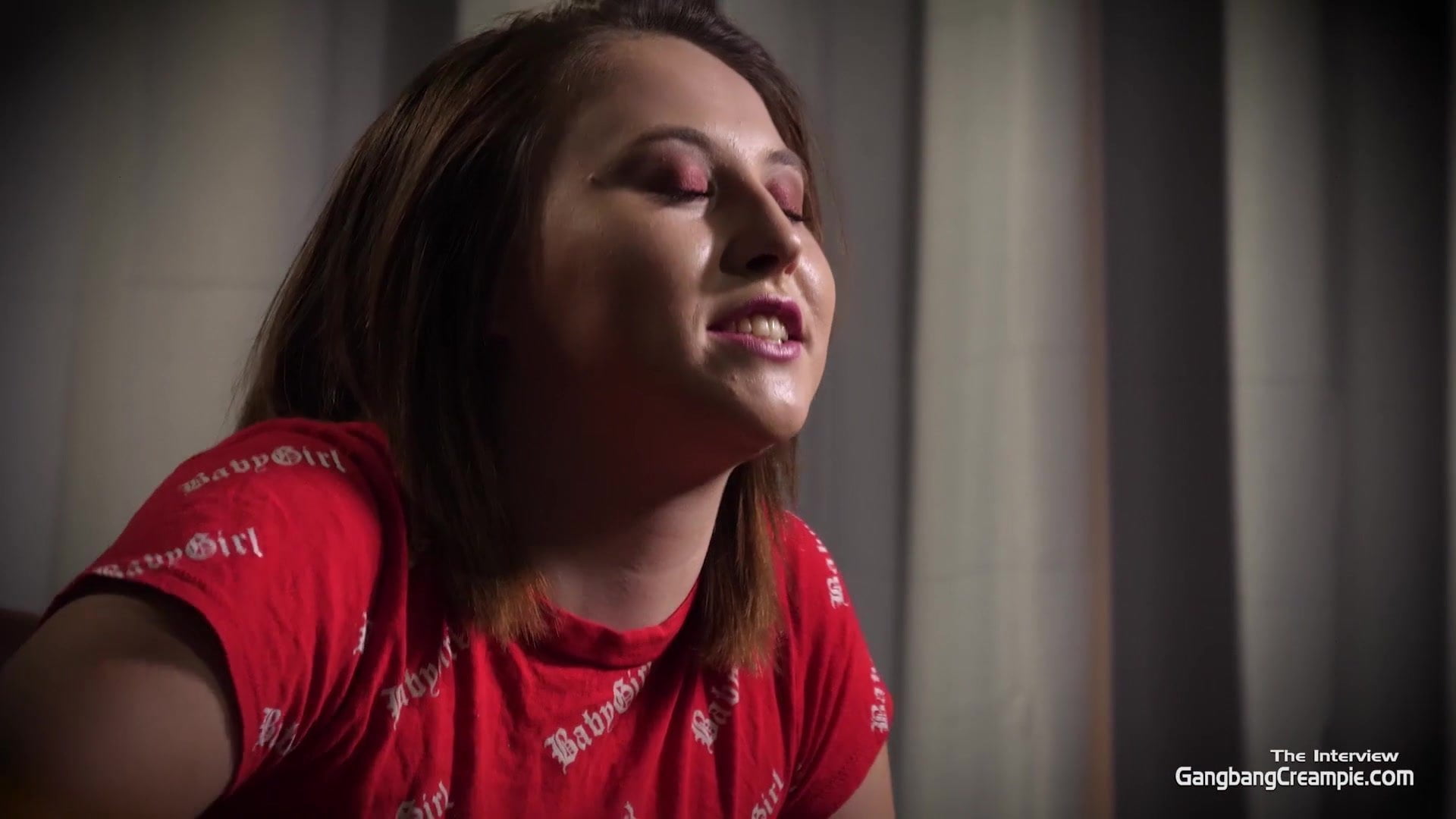 .SLUTTY BRUNETTE GETS GANGBANGED BY 5 STRANGERS.