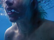 Fucking her underwater 