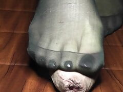 opening of the foreskin with the feet 
