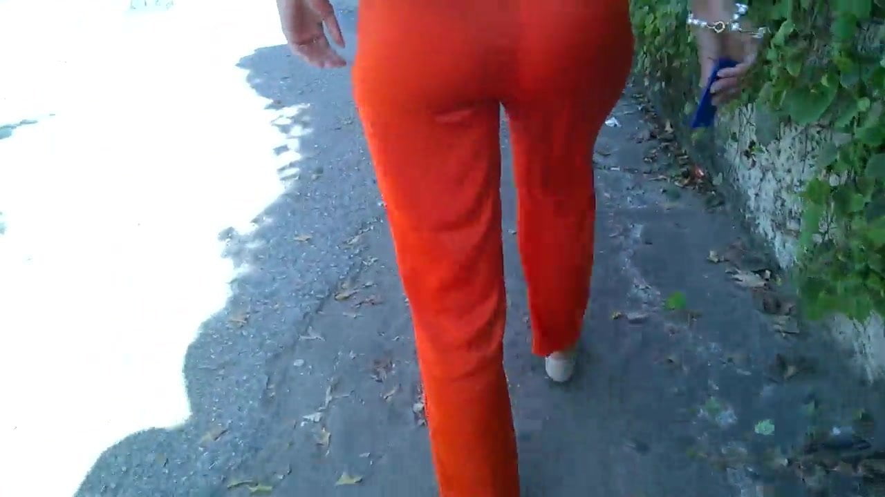 SDRUWS2 - CANDID DELICIOUS BUTT WALKING