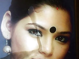 Bengali sexy actress sudiptaa face cumshot...