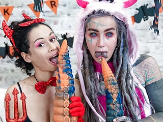 Girls Are Having Halloween Anal Hell Fun - Anuskatzz and Stacy Bloom