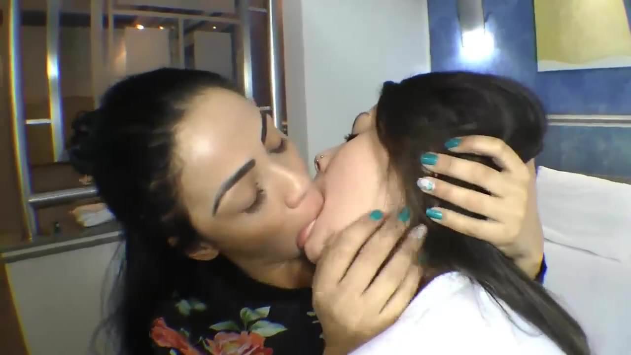 Cute Teen Lesbians Kissing