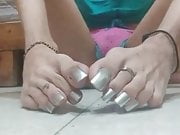 Silver nails toes