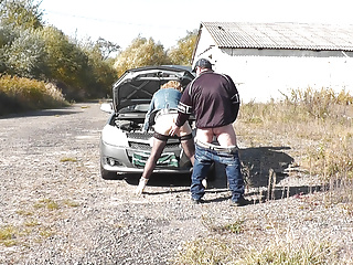 Random passerby helped MILF fix car and fucked her doggystyle