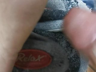 Auf trockene Fersen in ausgelatschten Pantoffeln gespritzt