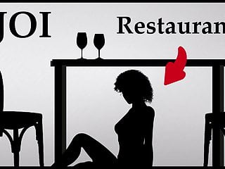 Foot Fetish Joi Food Amateur video: Mamada bajo mesa de restaurante JOI audio espanol