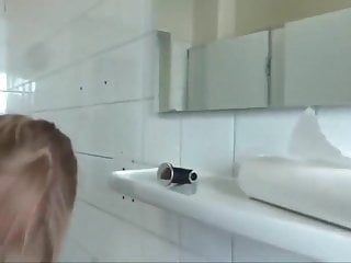 Sex im Badezimmer mit einer Blondine an HurenX - Bild 9