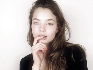 VIDAGE DE COUILLES EN REGLE SUR KRISTINE FROSETH