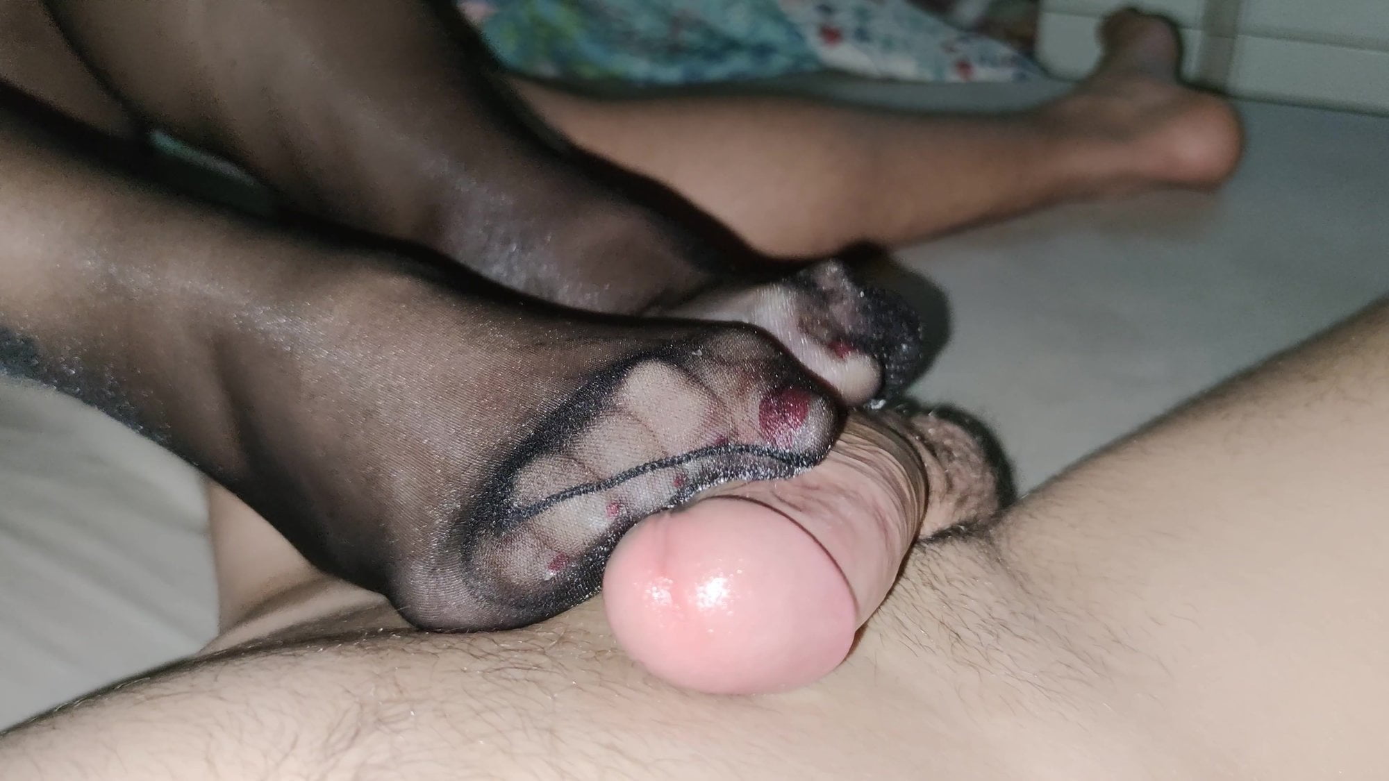 .Paja con los pies,medias negras 20den.