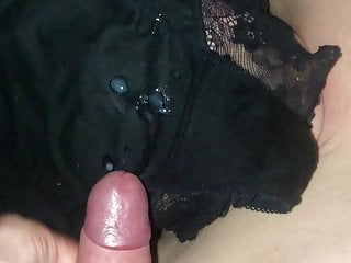 Cumming on dirty knickers 