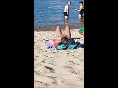 Voyeur a la plage (165) - Topless big boobs Mom on beach