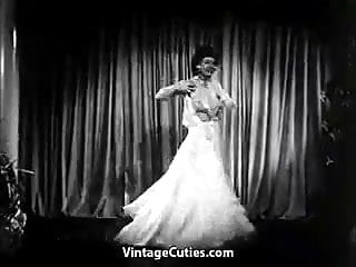 Long Legged Brunette Dances (1940S Vintage)
