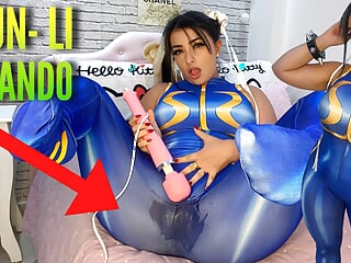 Chun Li cosplay blowjob ahegao and SQUIRTING IN LEGGINGS AFTER CUMMING WITH HER HITACHI VIBRATOR