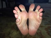 Maria moves her sexy (size 39) feet, part 4