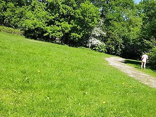 Wer will mit mir nackt joggen?