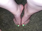 I cum so hard on her sexy feet (Cum on feet)
