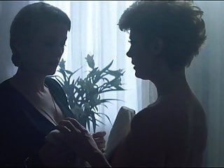 Catherine Deneuve vs Susan Sarandon &ndash; from The Hunger 1983