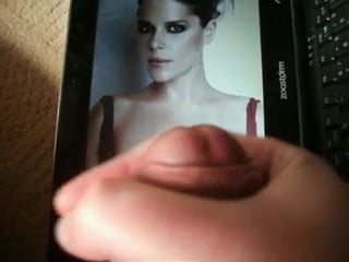 Cambell topless neve Neve Campbell