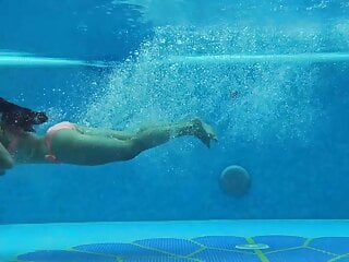  video: Hungarian naked Sazan Cheharda swimming teasing